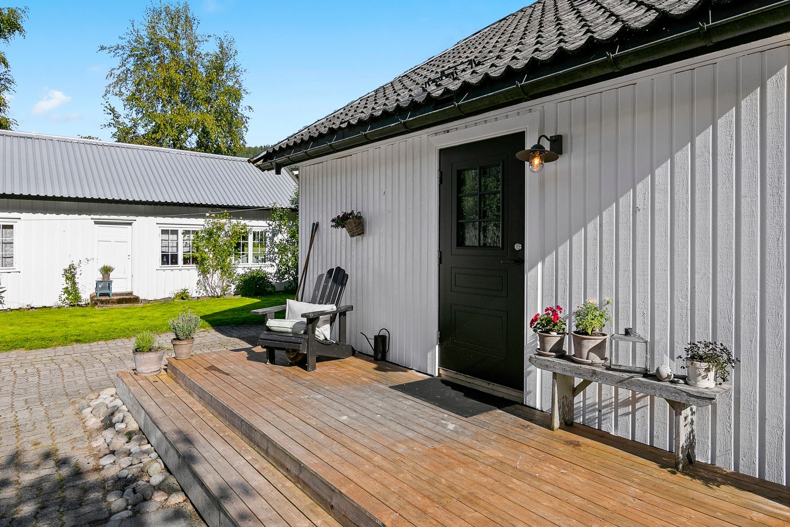 Inngangsparti - i bakgrunnen ser du bryggerhuset. Galleribilde