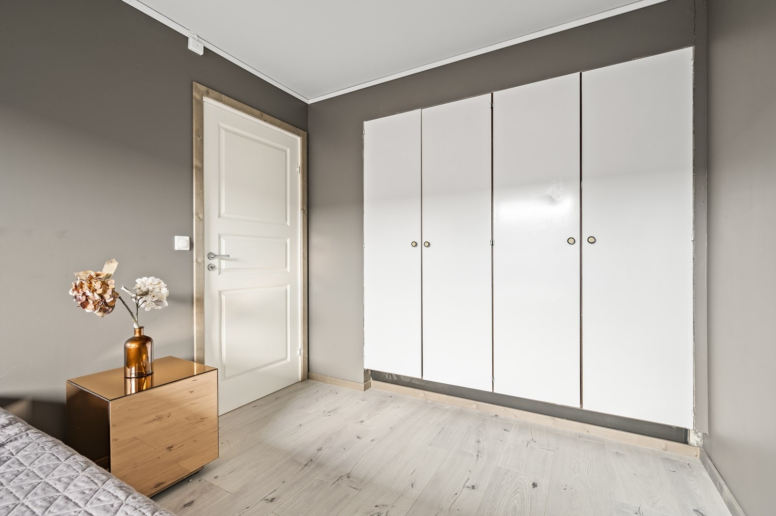 Soverom med garderobeløsning Galleribilde