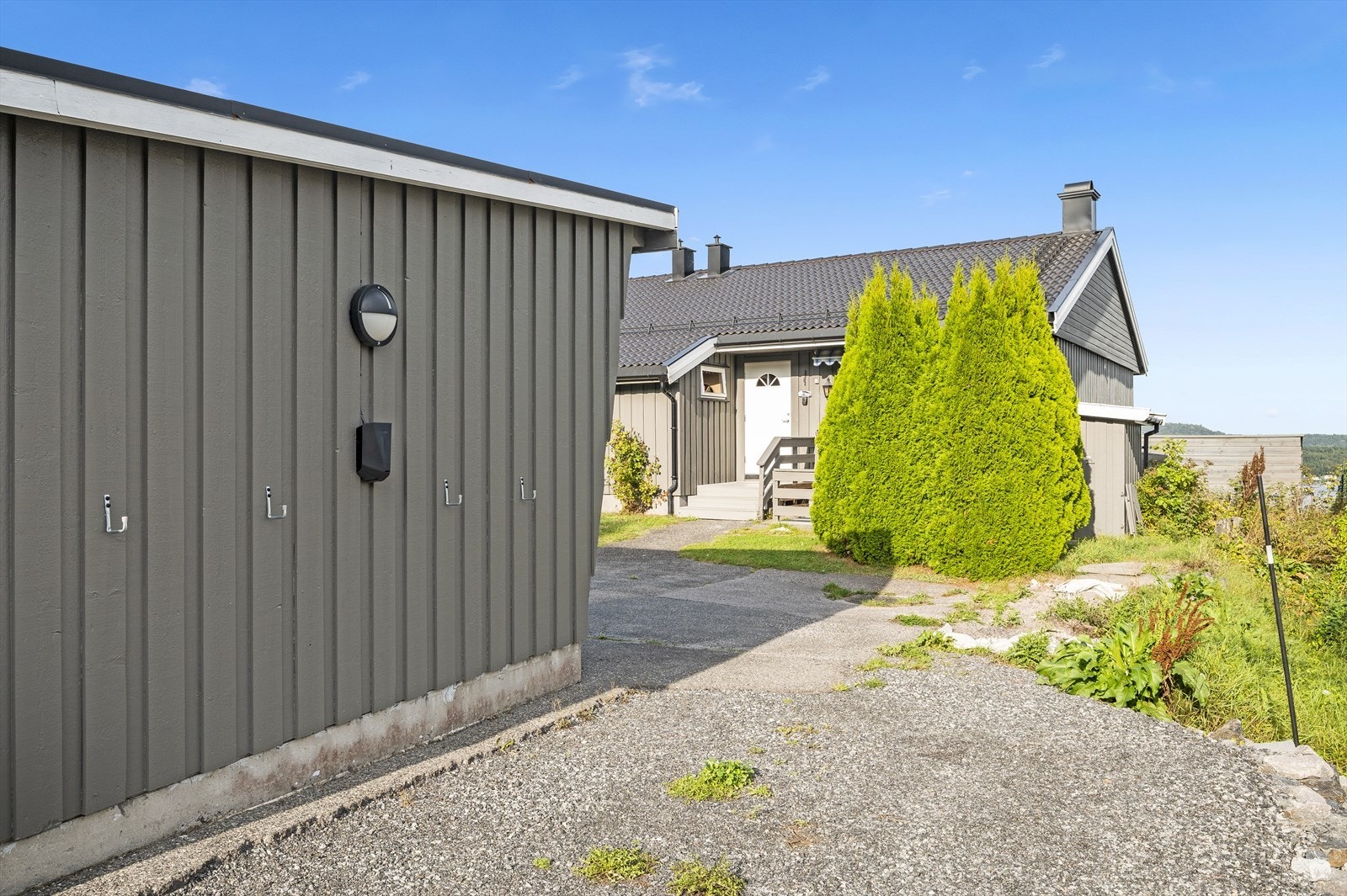 Felles el-billader i borettslaget som man kan kjøpe ladetid. Galleribilde