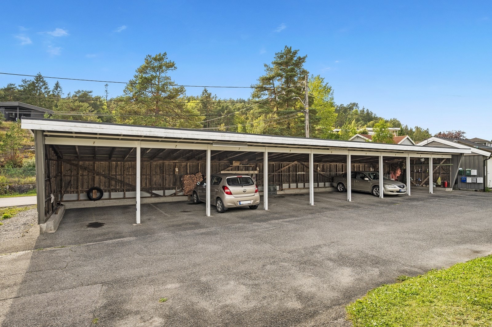 Carporter tilhørende borettslaget. Tildeles etter ventelisteprinsippet. Galleribilde