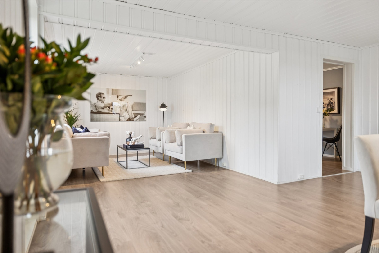 Dovre peisovn i stuen sørger for en lun og behagelig atmosfære. Galleribilde