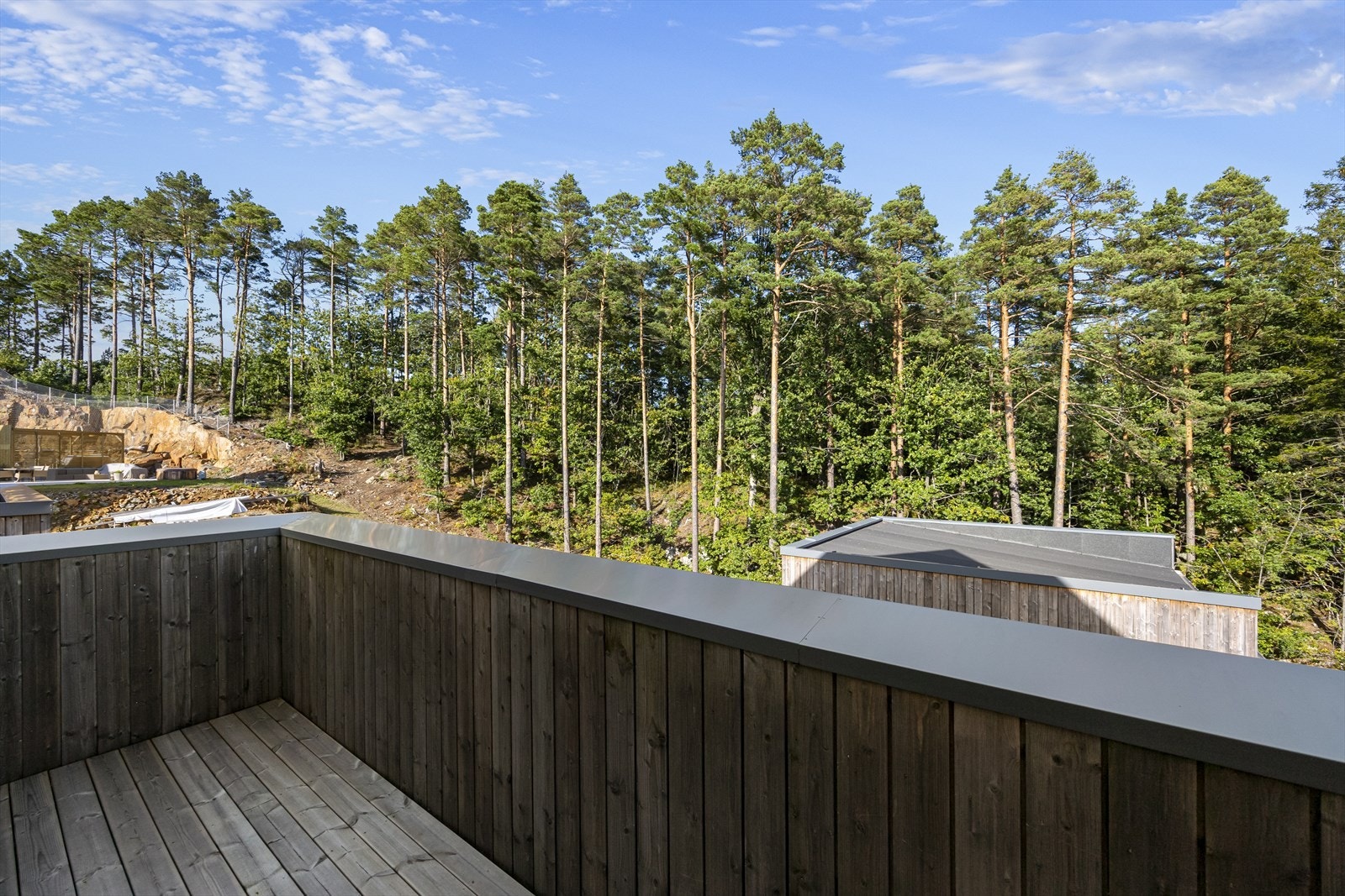 Her er skoler, tur-, fri og rekreasjonsområder i umiddelbart nærhet. Galleribilde