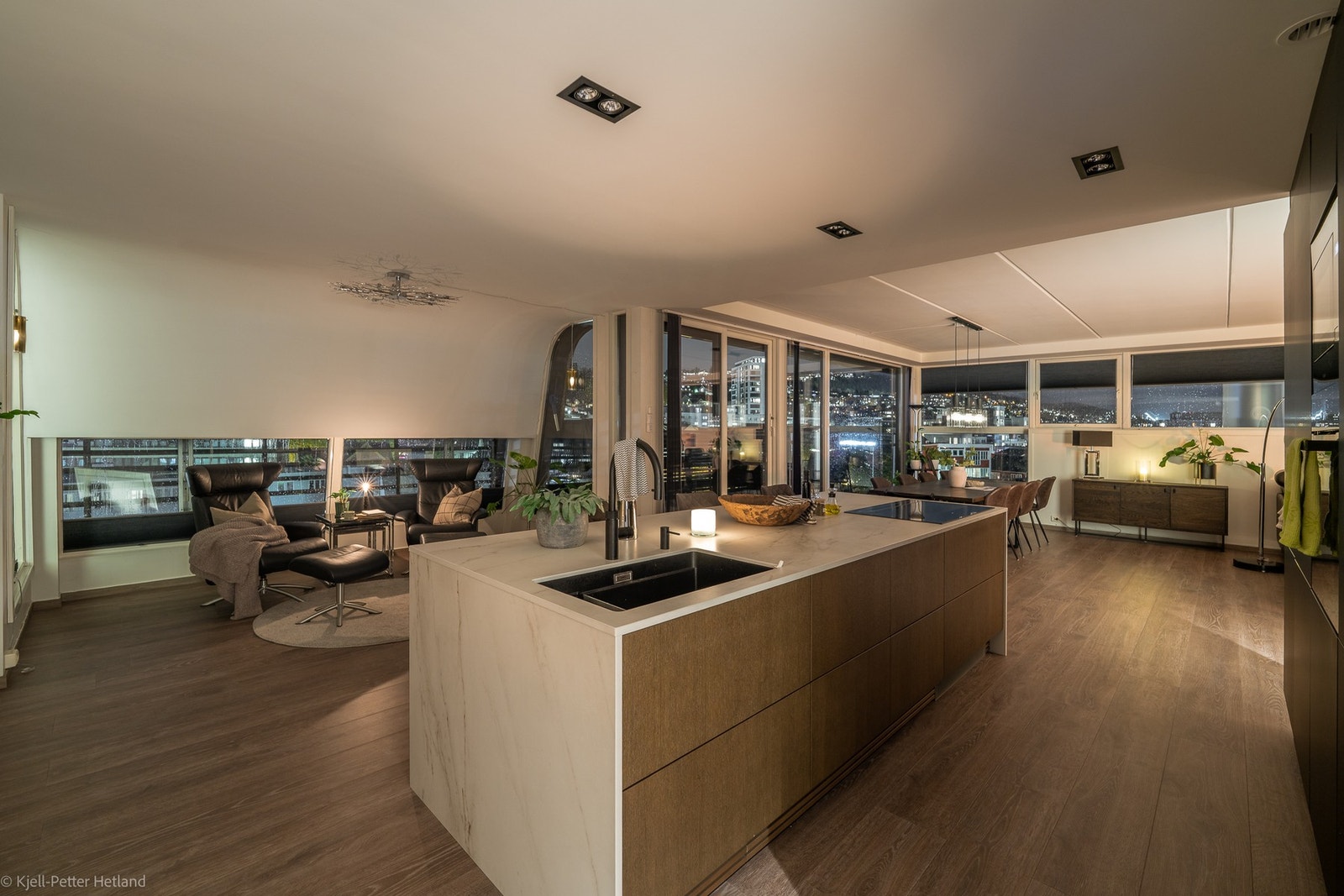 Kveldsfoto. Galleribilde