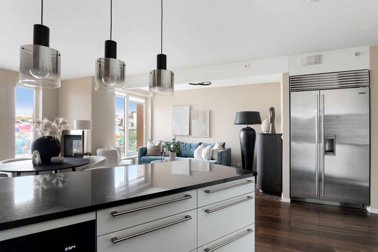 Her kan verten delta i selskapet og samtidig tilberede maten - en løsning som skaper en hyggelig og sosial atmosfære. Galleribilde