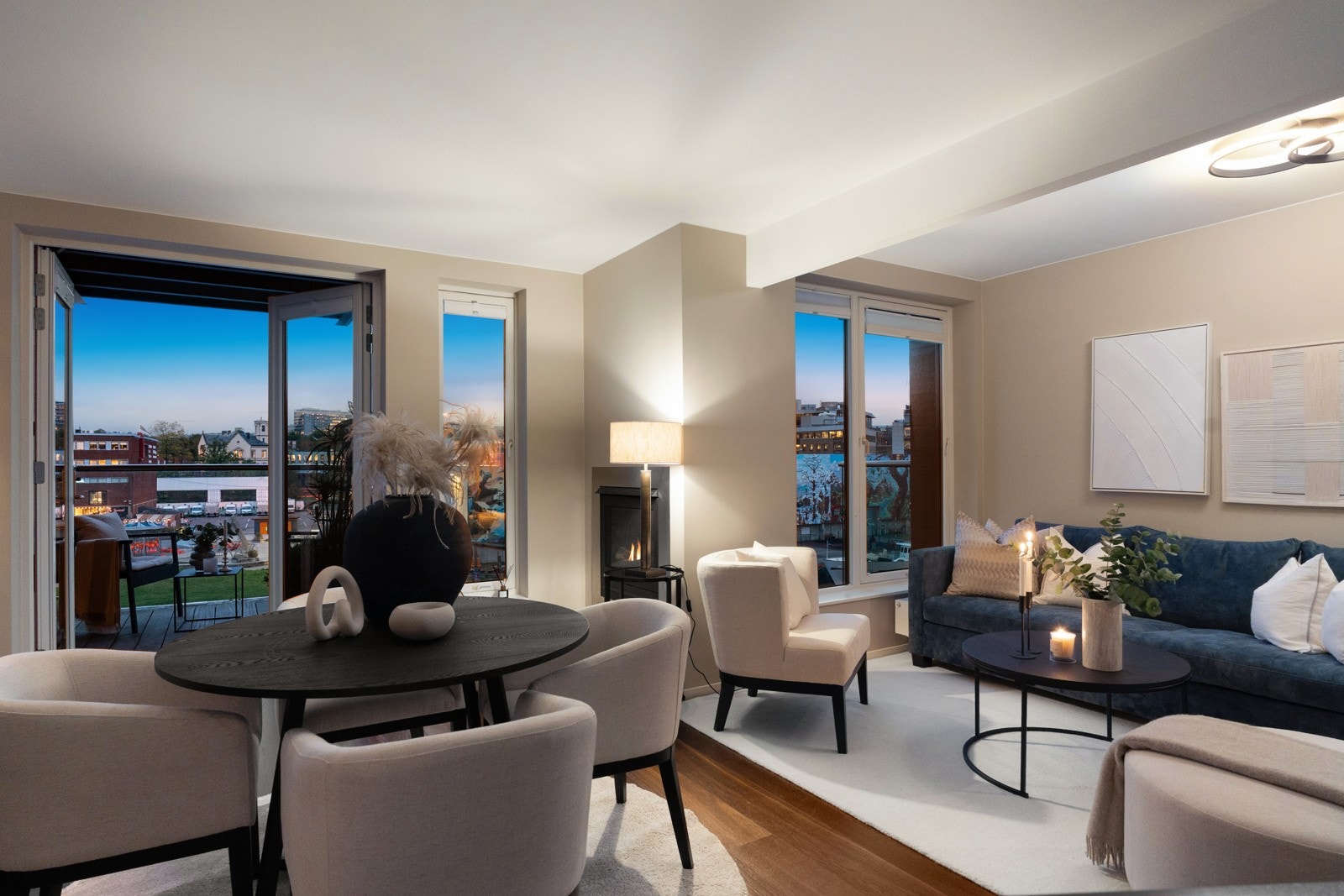 I stuedelen hvor sofaen er plassert i dag, var det opprinnelig et soverom. Rommet kan enkelt reetableres dersom man ønsker to soverom. Galleribilde