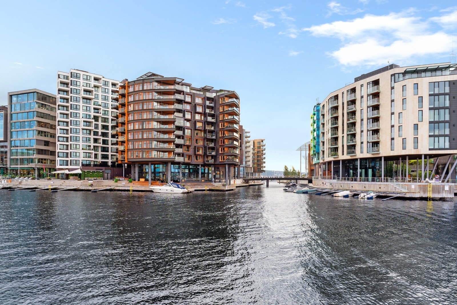 Leiligheten har en ideell beliggenhet for deg som vil bo ved sjøen, men likevel midt i byen. Galleribilde