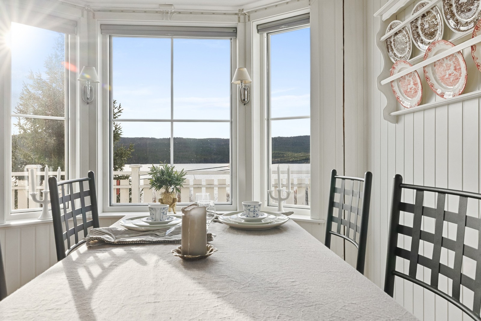 I boligen er det god plass til en egen spiseseksjon Galleribilde