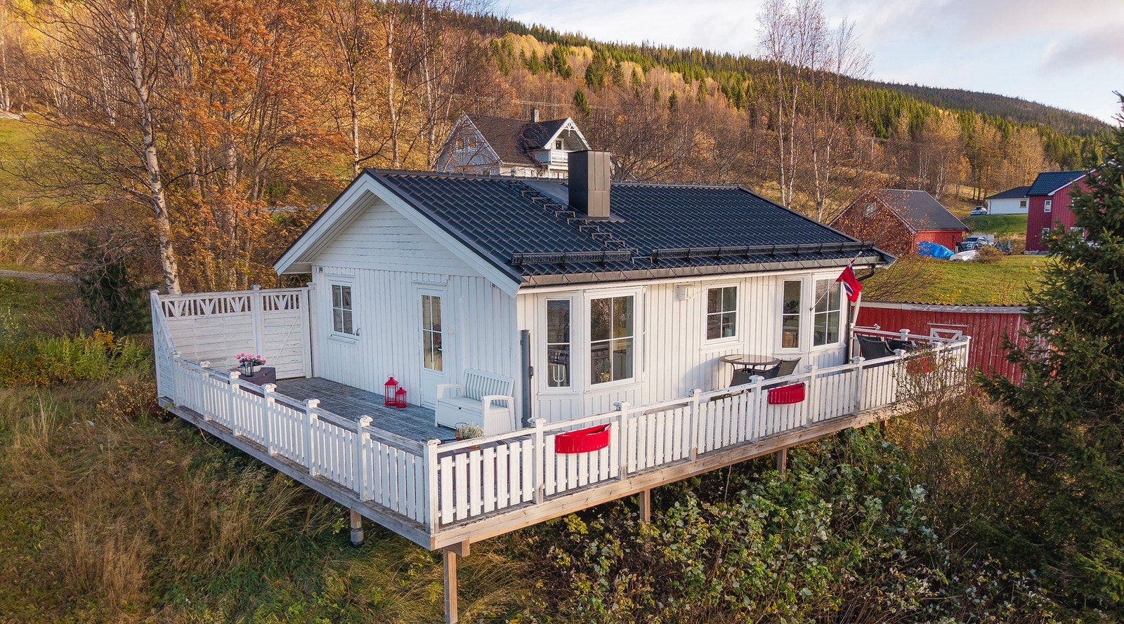 Vinduene på hovedplanet er av 2-lags glass fra 2007 og 2008. Galleribilde