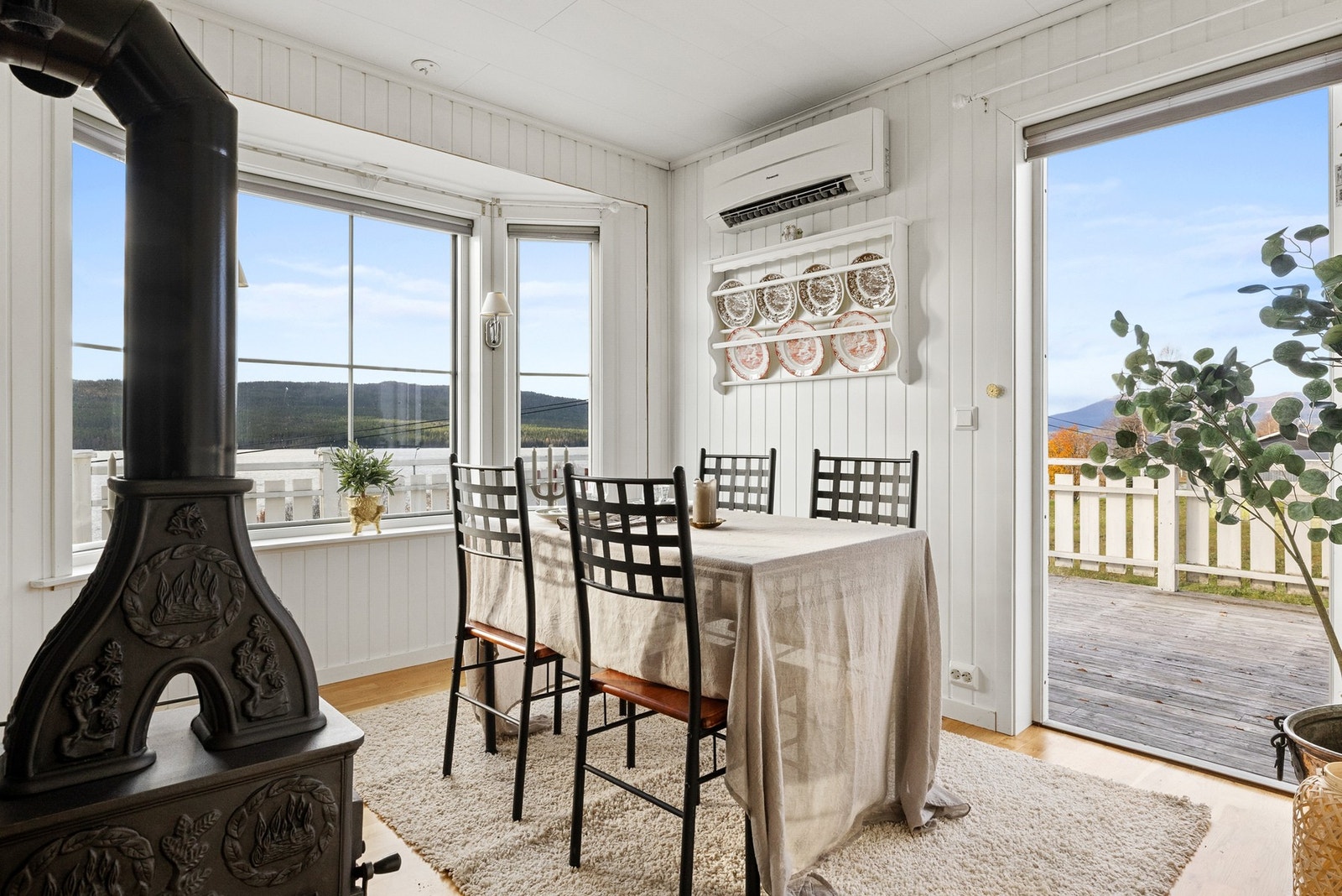 Boligens oppvarmingskilde er varmepumpe, vedfyring og elektrisitet Galleribilde