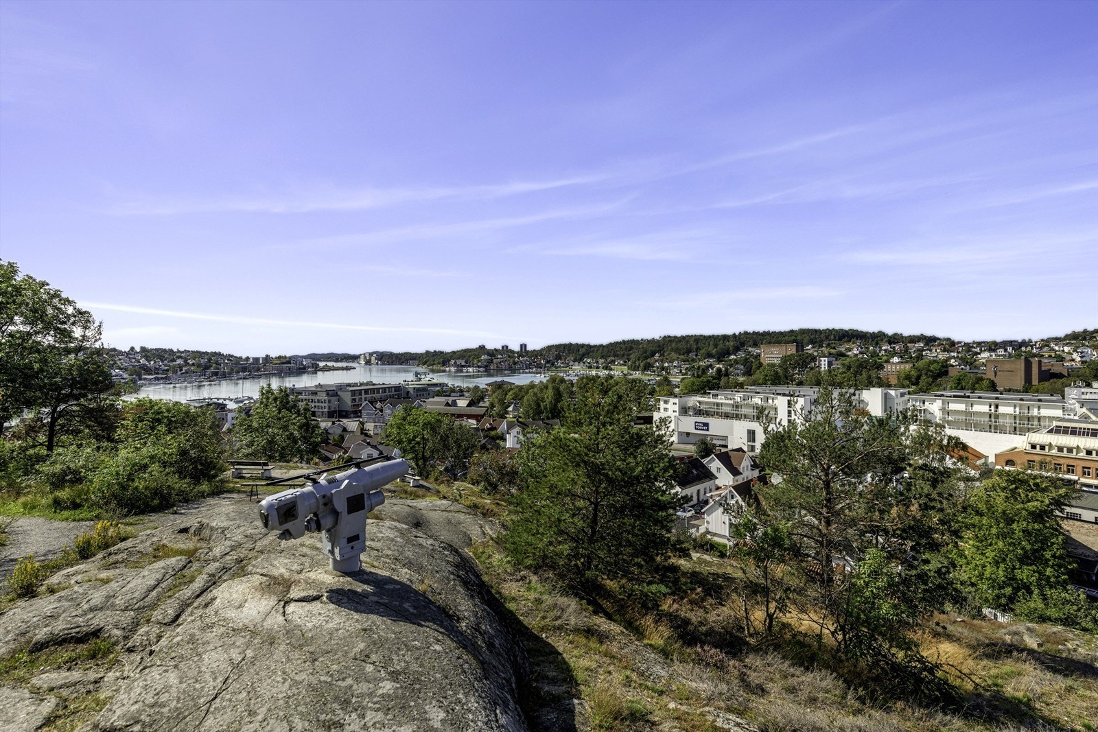 På fantastiske Preståsen finner man utsiktspunkter, vannspeil, åpen slette, skog, kupert terreng og terreng som er tilpasset de med barnevogn Galleribilde