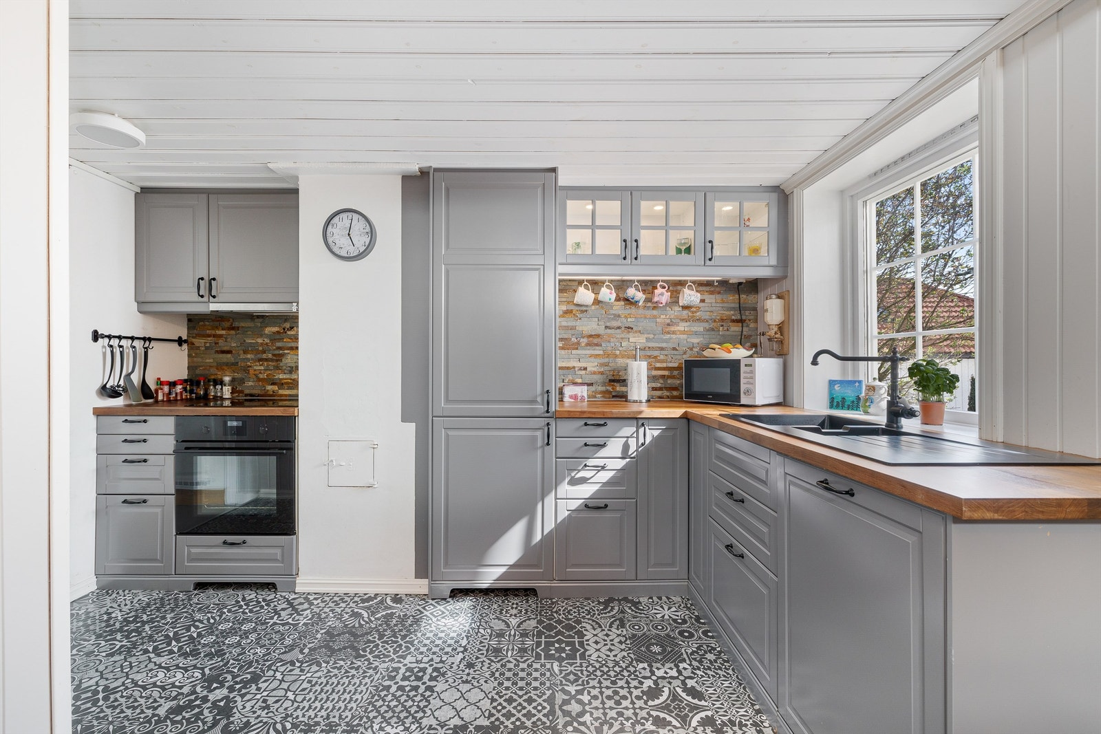 Klassisk pent kjøkken Galleribilde