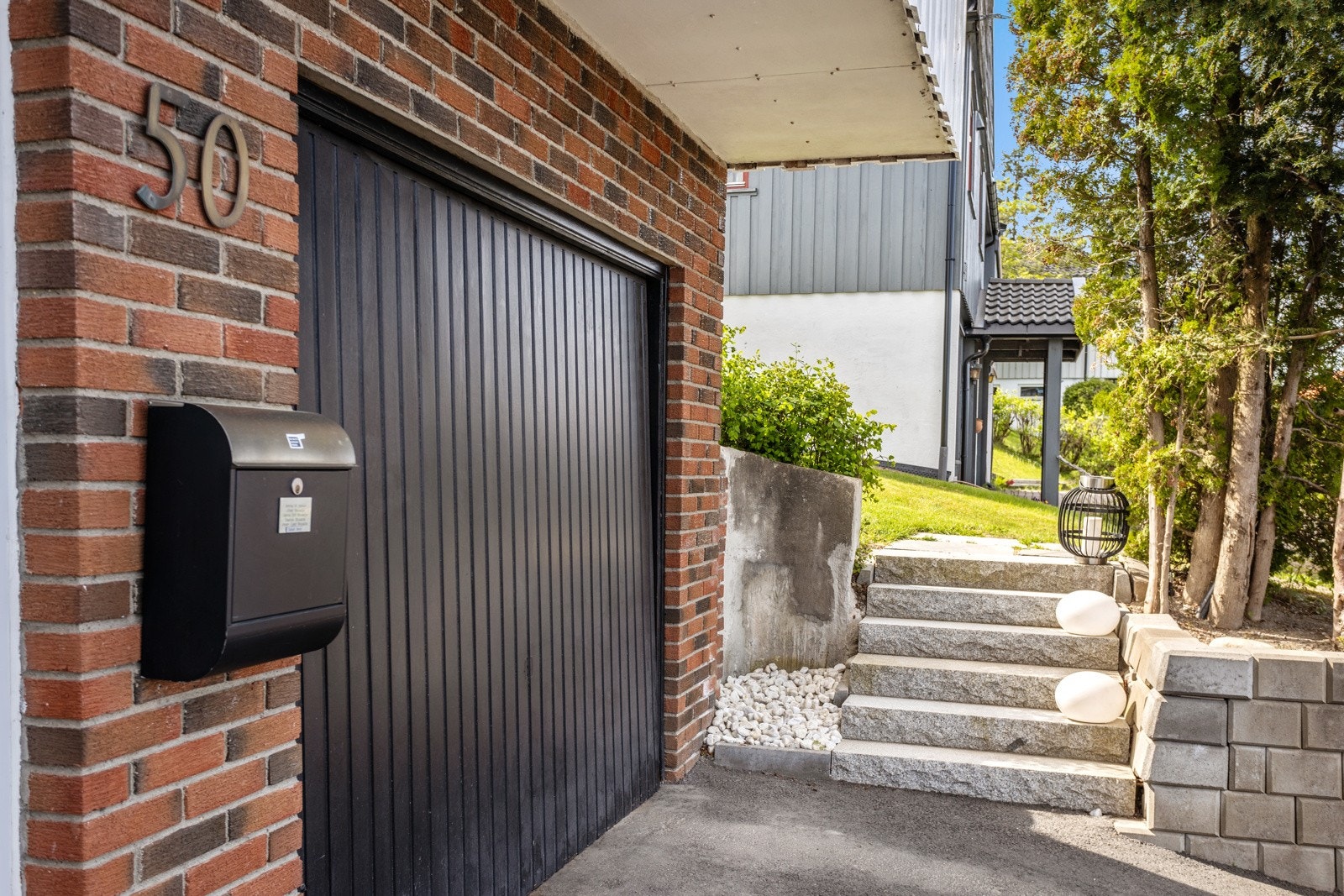 Integrert garasje. Galleribilde