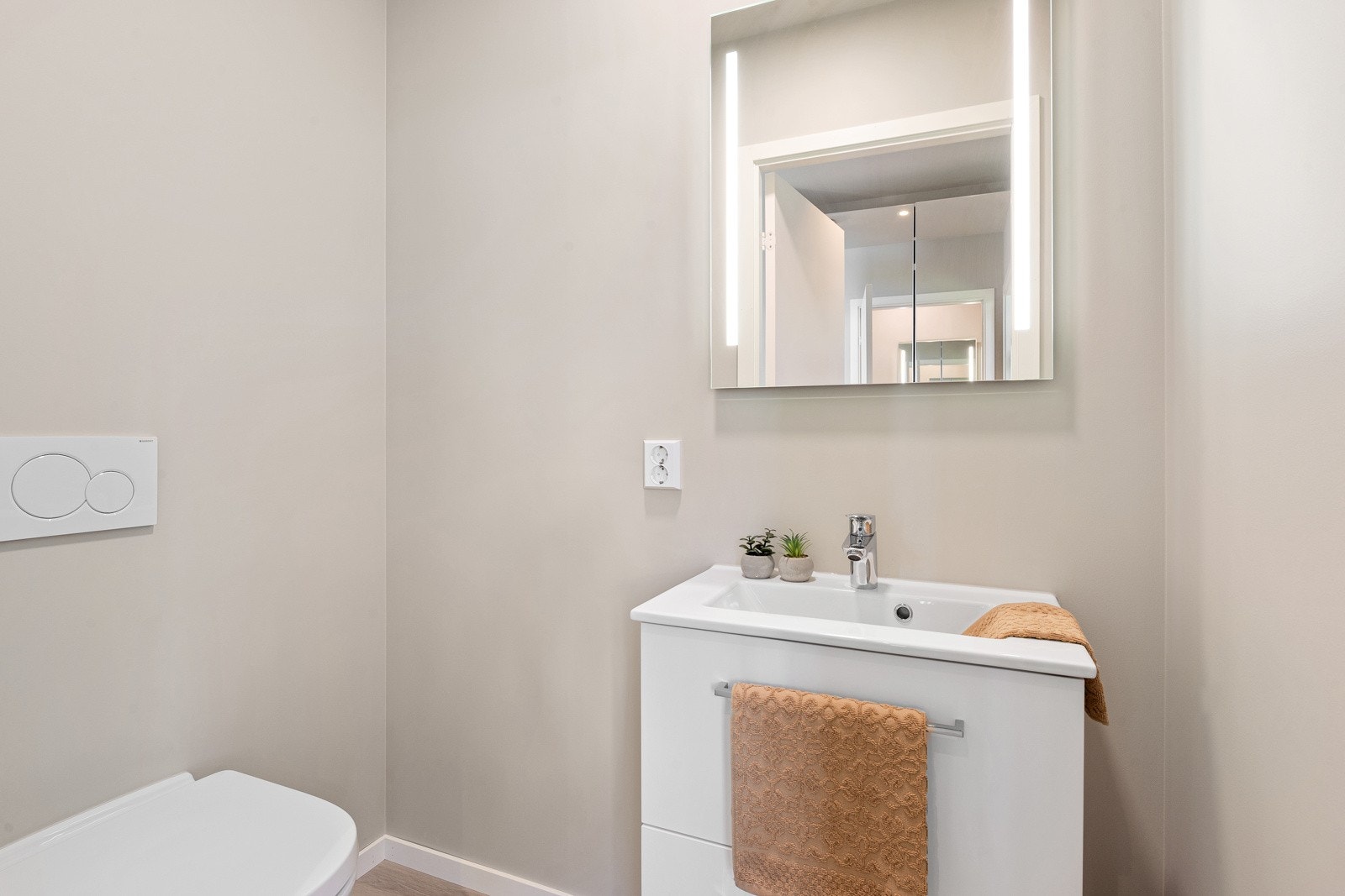 Toalettrom hovedetasjen Galleribilde