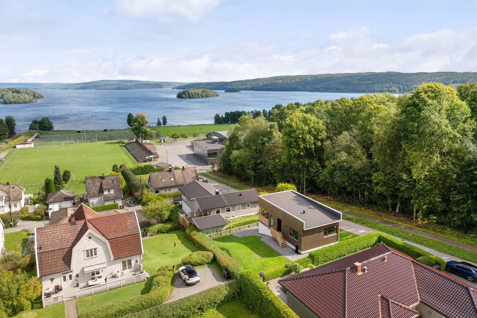 Området er et veletablert boligområde hovedsakelig bestående av eldre villa og småhusbebyggelse. Her spenner aktiviteten bredt for alle aldre Galleribilde