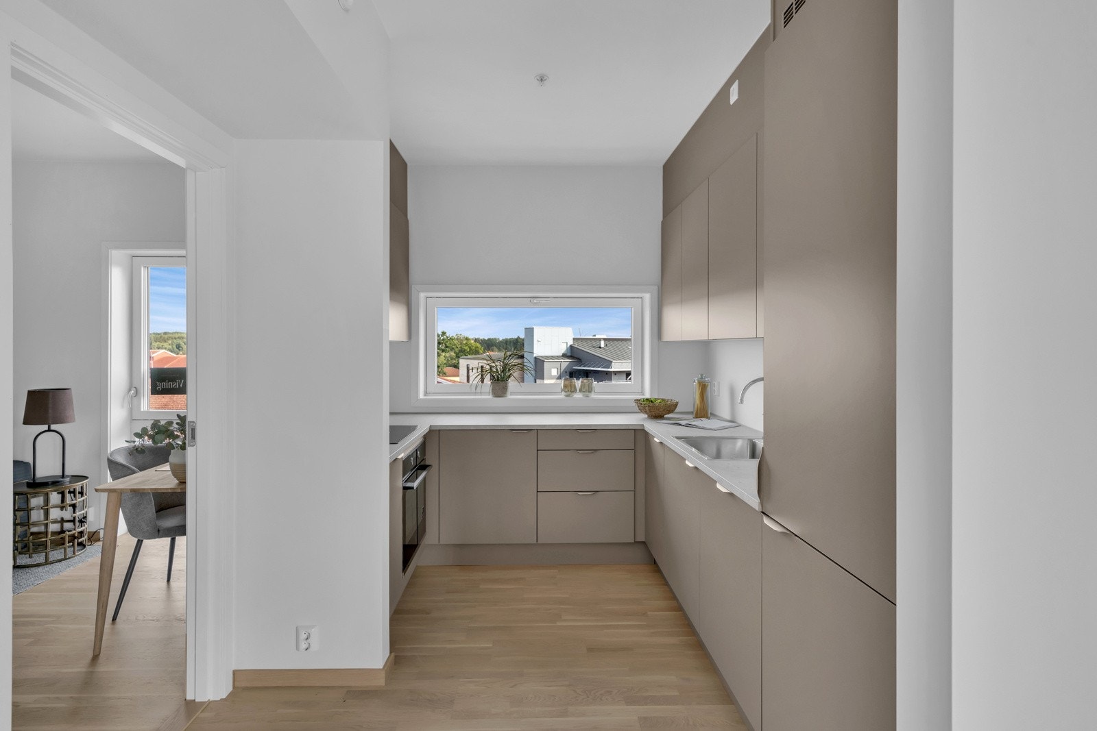 Leiligheten har et pent og moderne kjøkken av typen HTH Stockholm Galleribilde