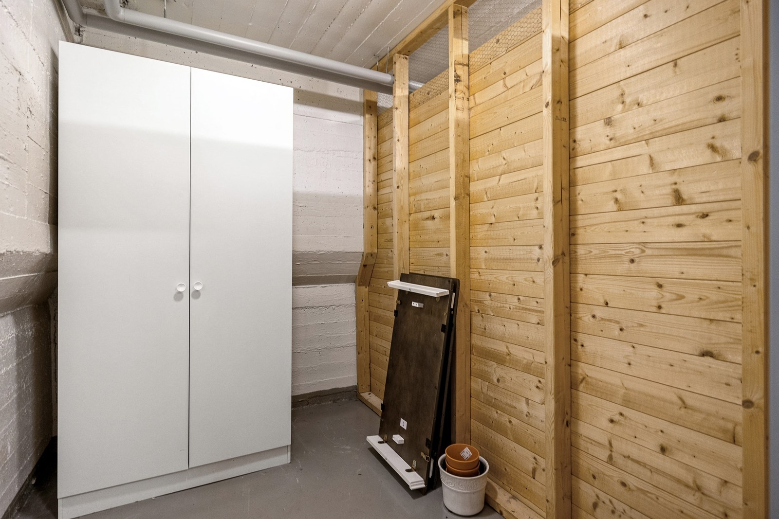 Privat bod i kjelleren for ekstra lagringsplass - medfølger leiligheten Galleribilde