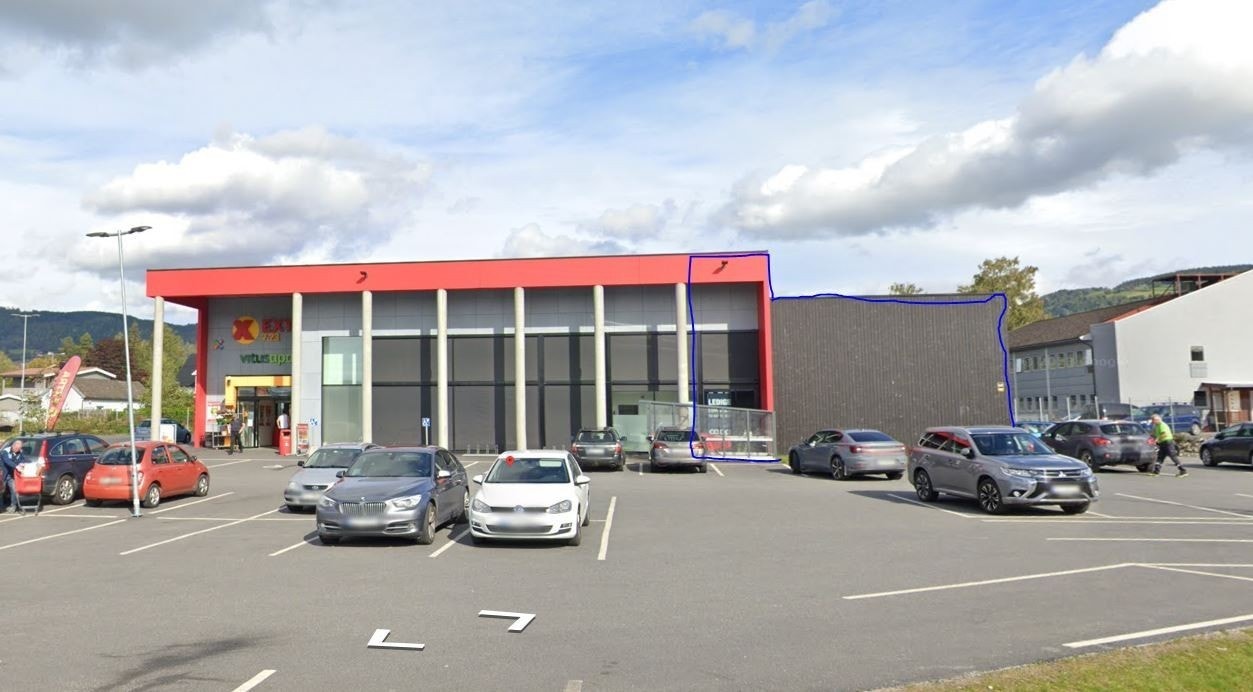 Markering av lokalene fra utsiden. Vinduer ut mot p-plass kan ordnes Galleribilde