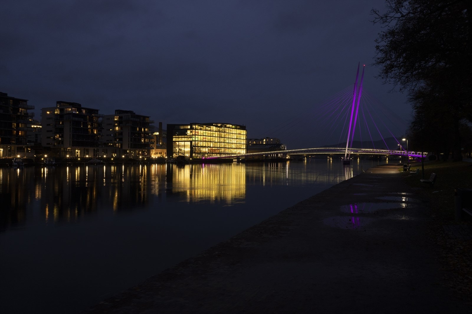 Ypsilon by night! Galleribilde