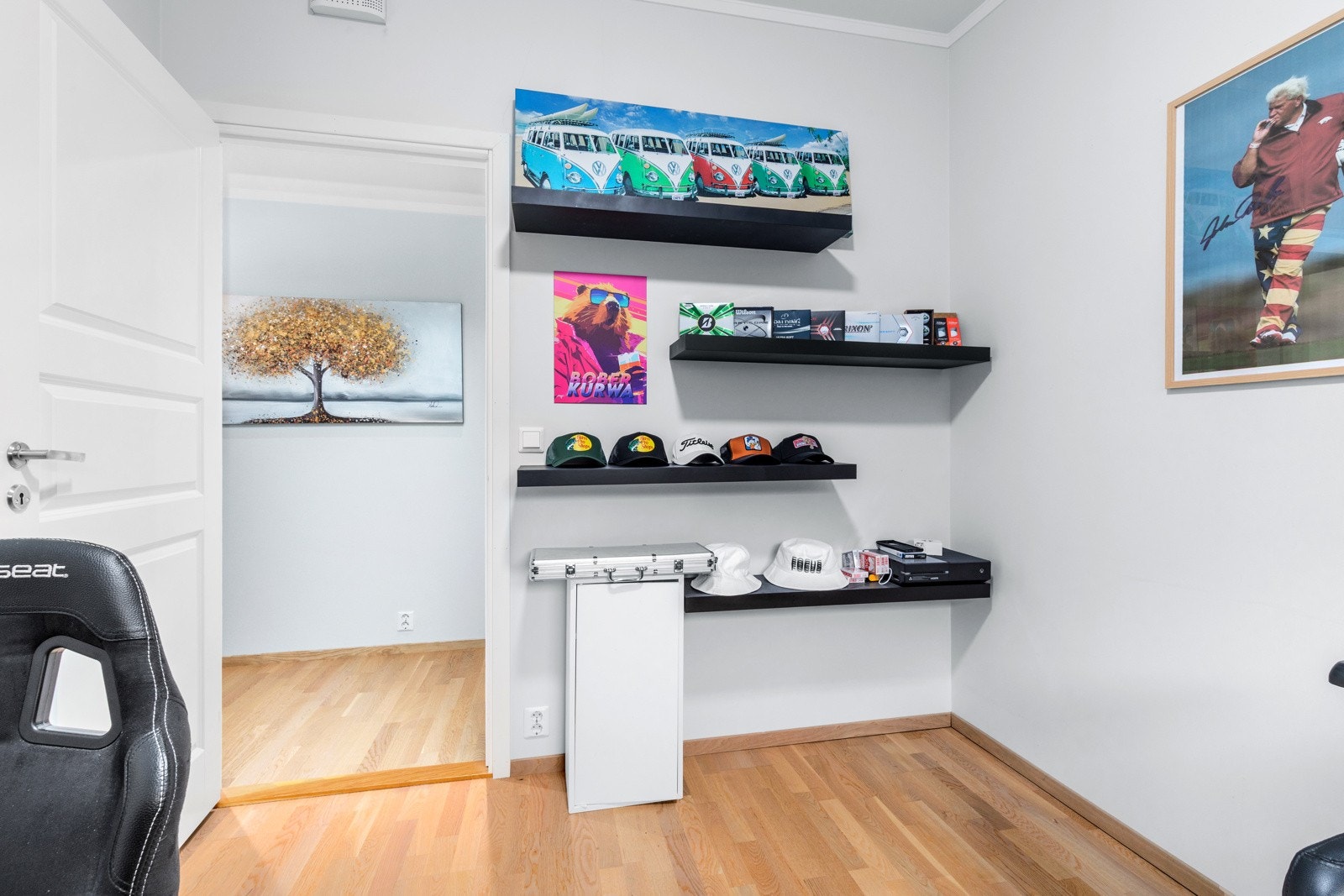 Rommet er i dag innredet som kontor Galleribilde