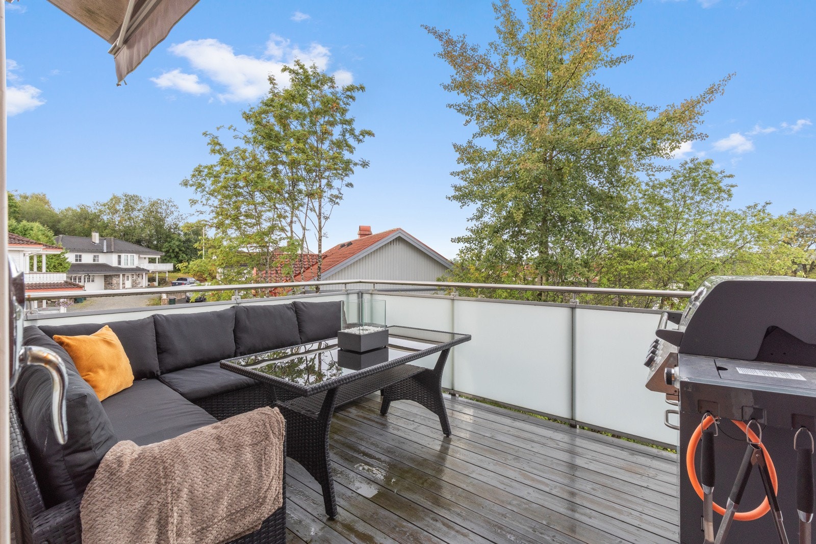 Balkongen er på ca 9m2 Galleribilde