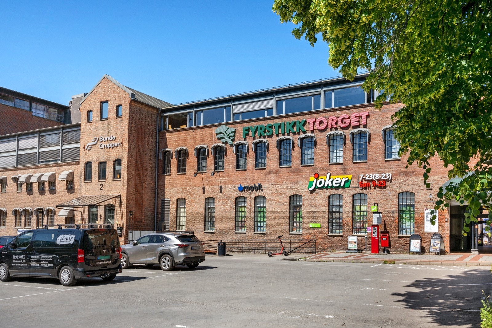 Kort vei til Fyrstikktorget som har et godt utvalg av butikker og servicetilbud. Galleribilde