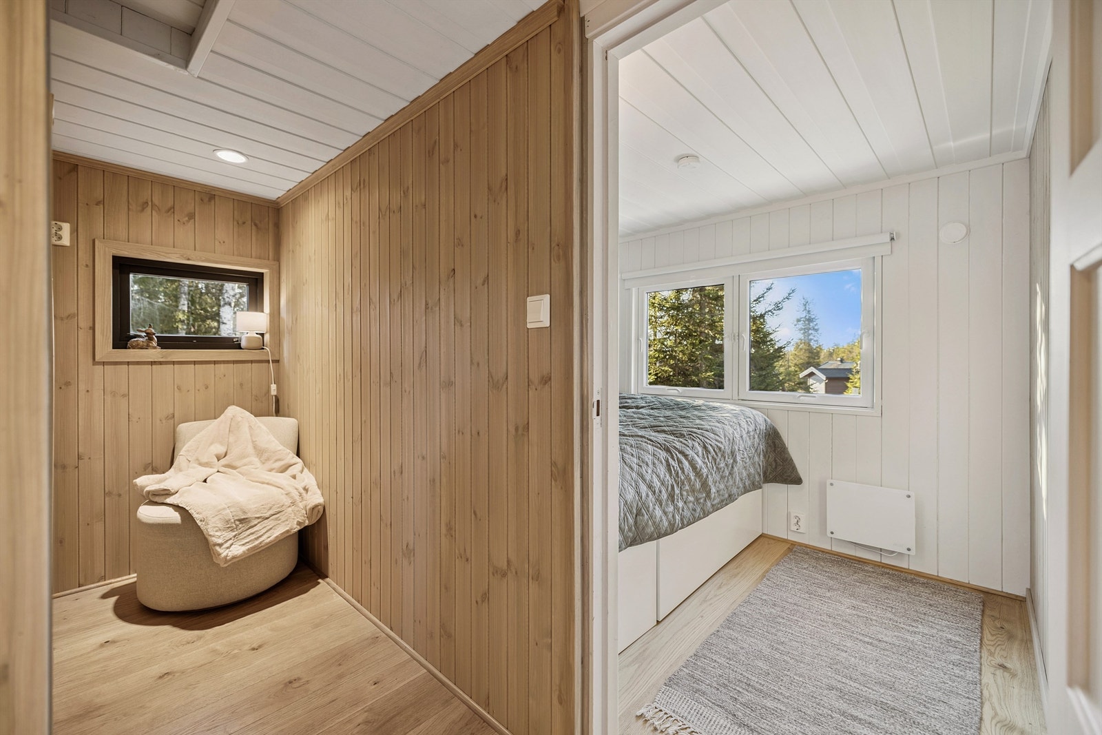 Sovealkoven ligger vegg-i-vegg med soverommet. Galleribilde