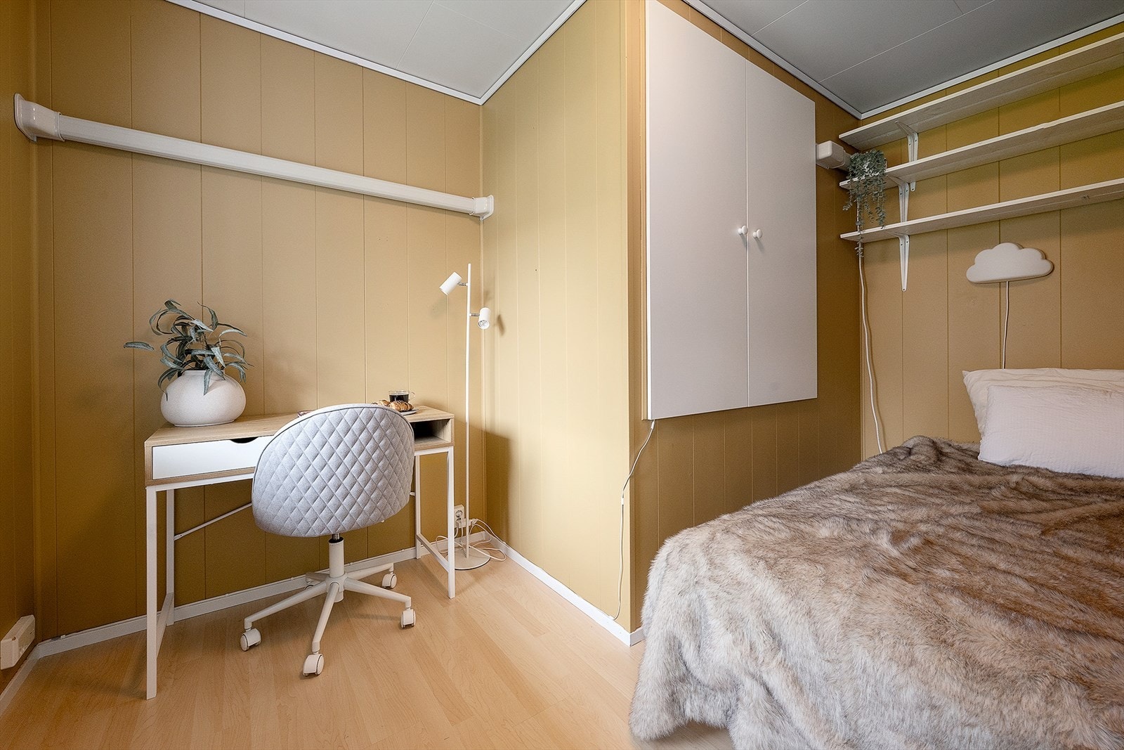 I rekkehuset er det totalt tre soverom, hvor ett er i 2. etasje og to er i 1. etasje. Galleribilde