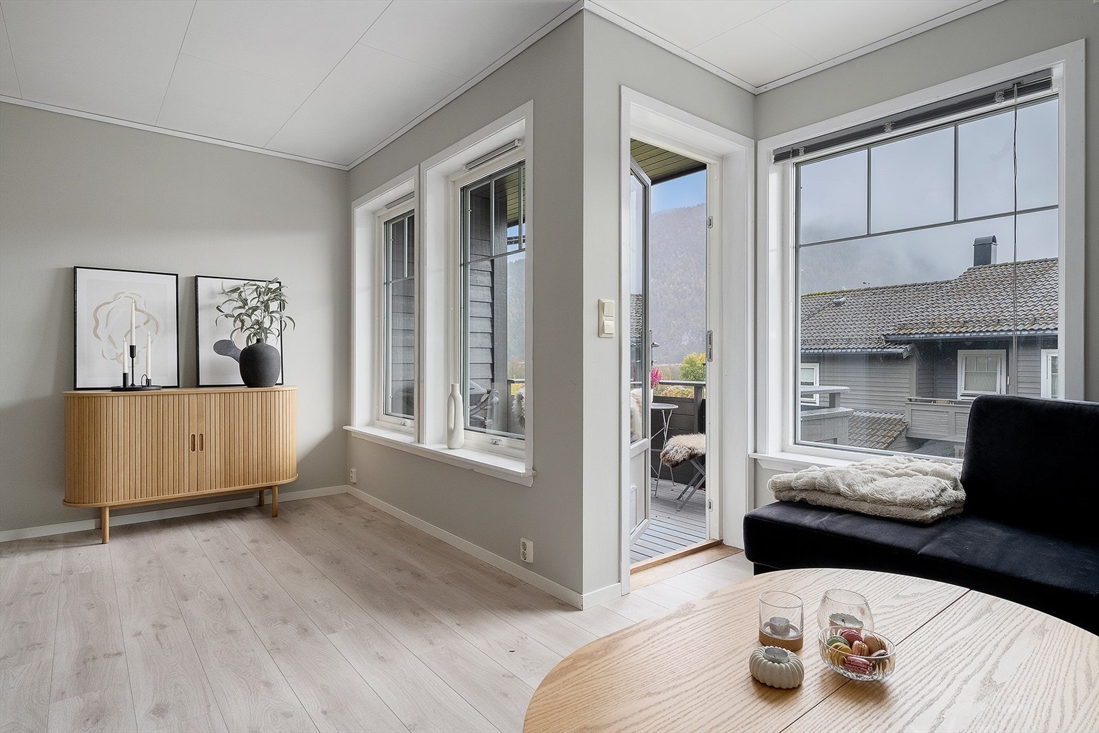 Fra stuen er det direkte tilkomst til veranda. Galleribilde