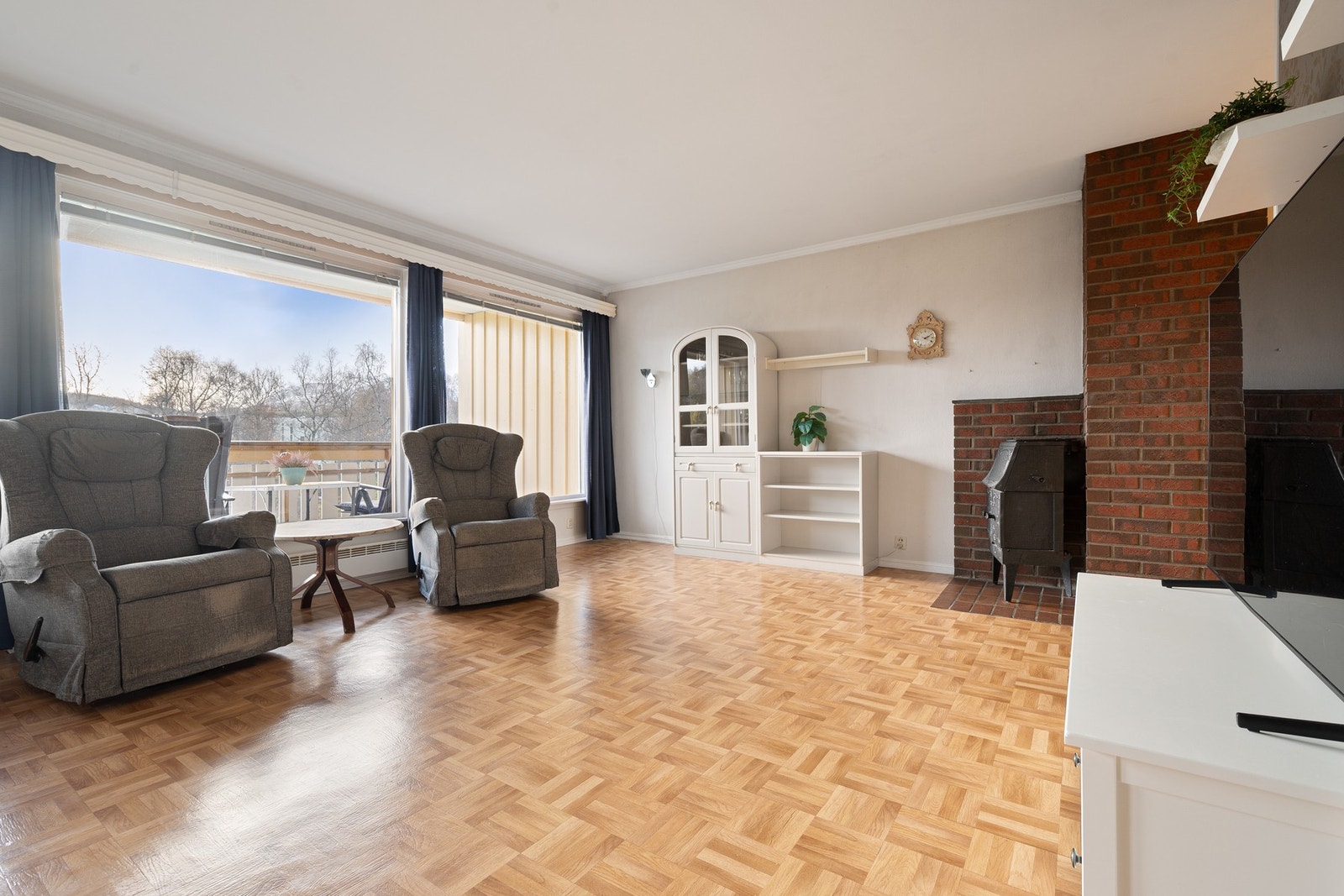 Det er skiftet glass i stuevinduene i senere tid Galleribilde