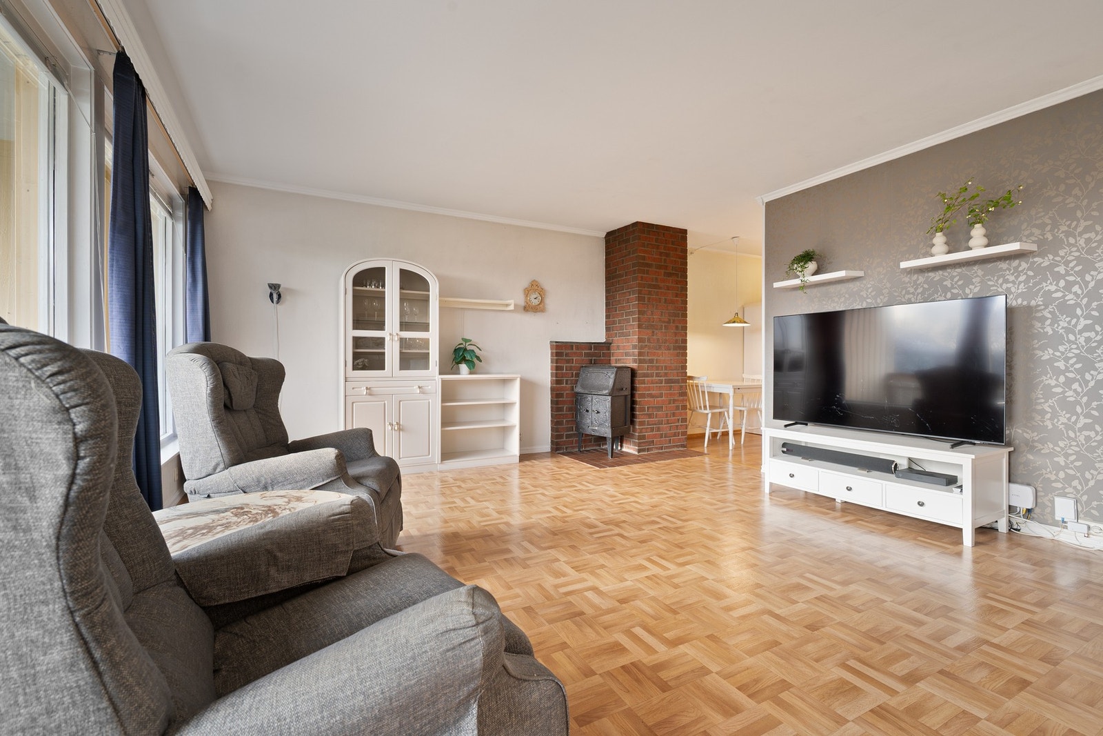 Vedovnen har fin plassering i rommet, og gir en lun og stemningsfull effekt Galleribilde