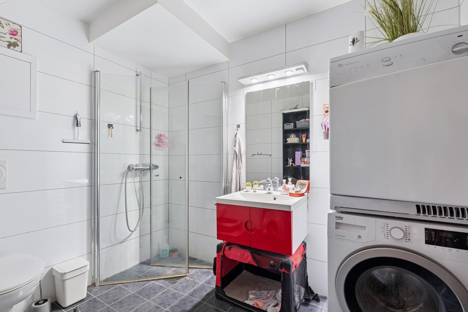 Flislagt bad fra 2011 med varmekabler Galleribilde