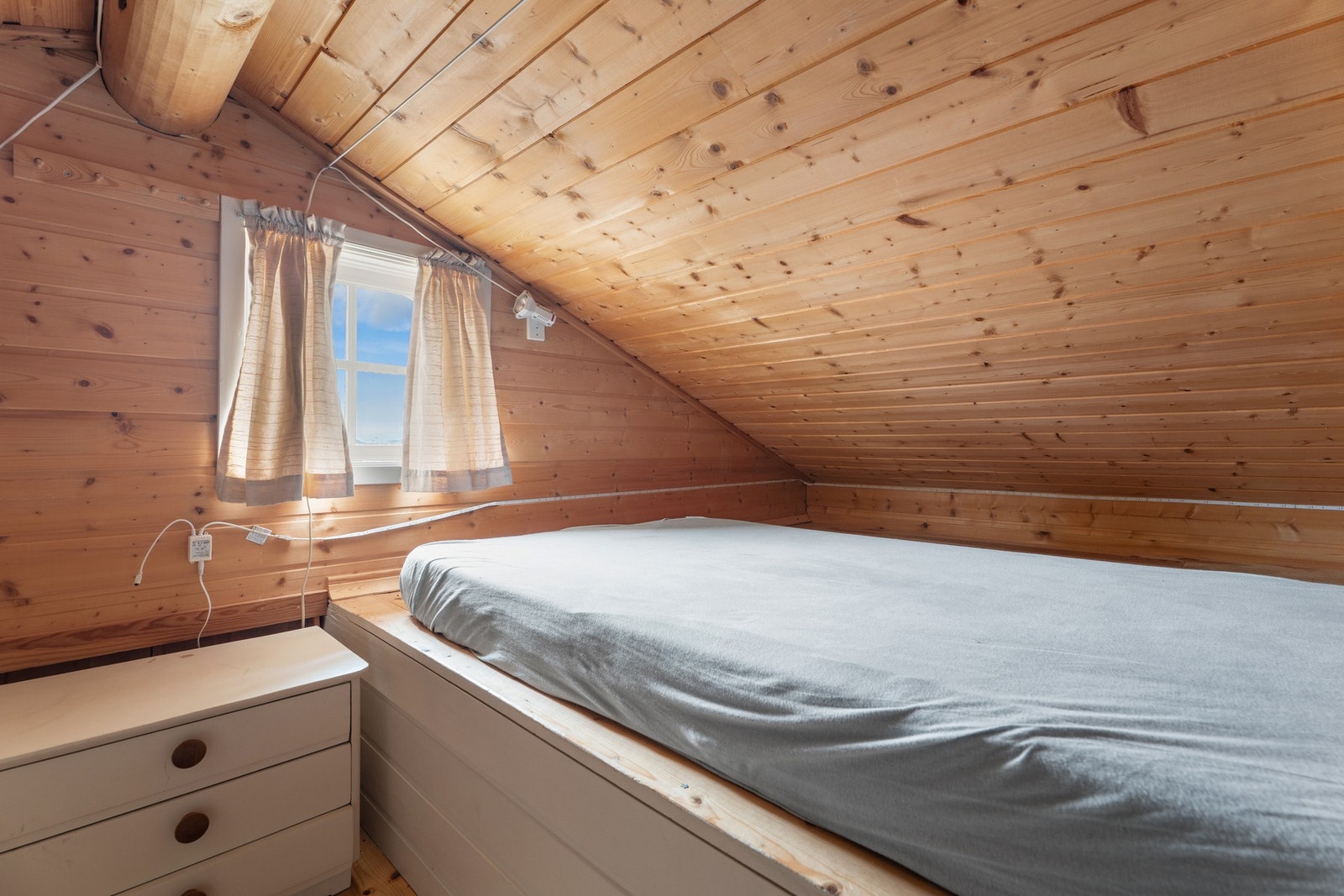 Hems er i dag innredet med soverom. Galleribilde