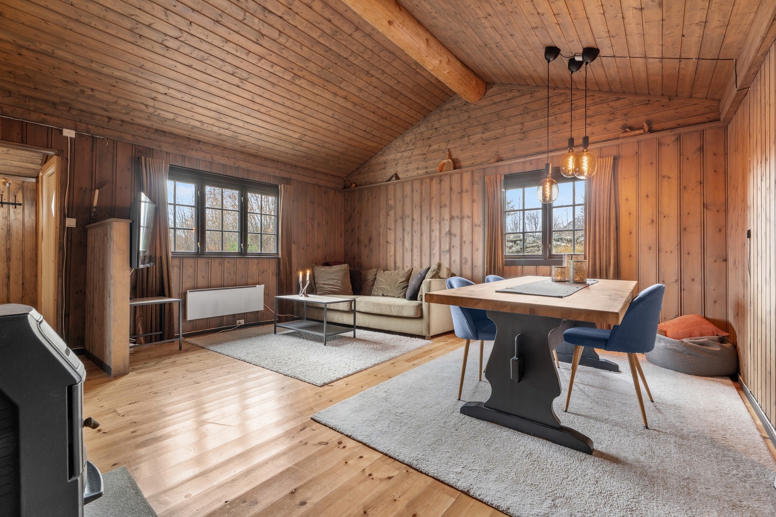 Her presenteres en flott og sjarmerende hytte på 43m² BRA- i. Galleribilde