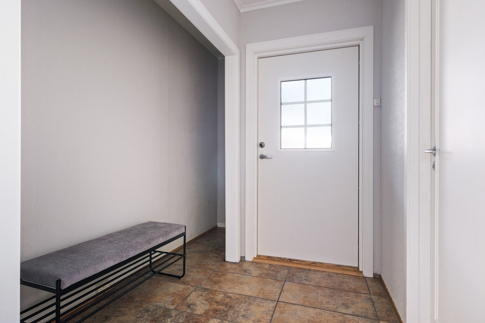 Egen inngang på baksiden av huset (1. etasje) Galleribilde