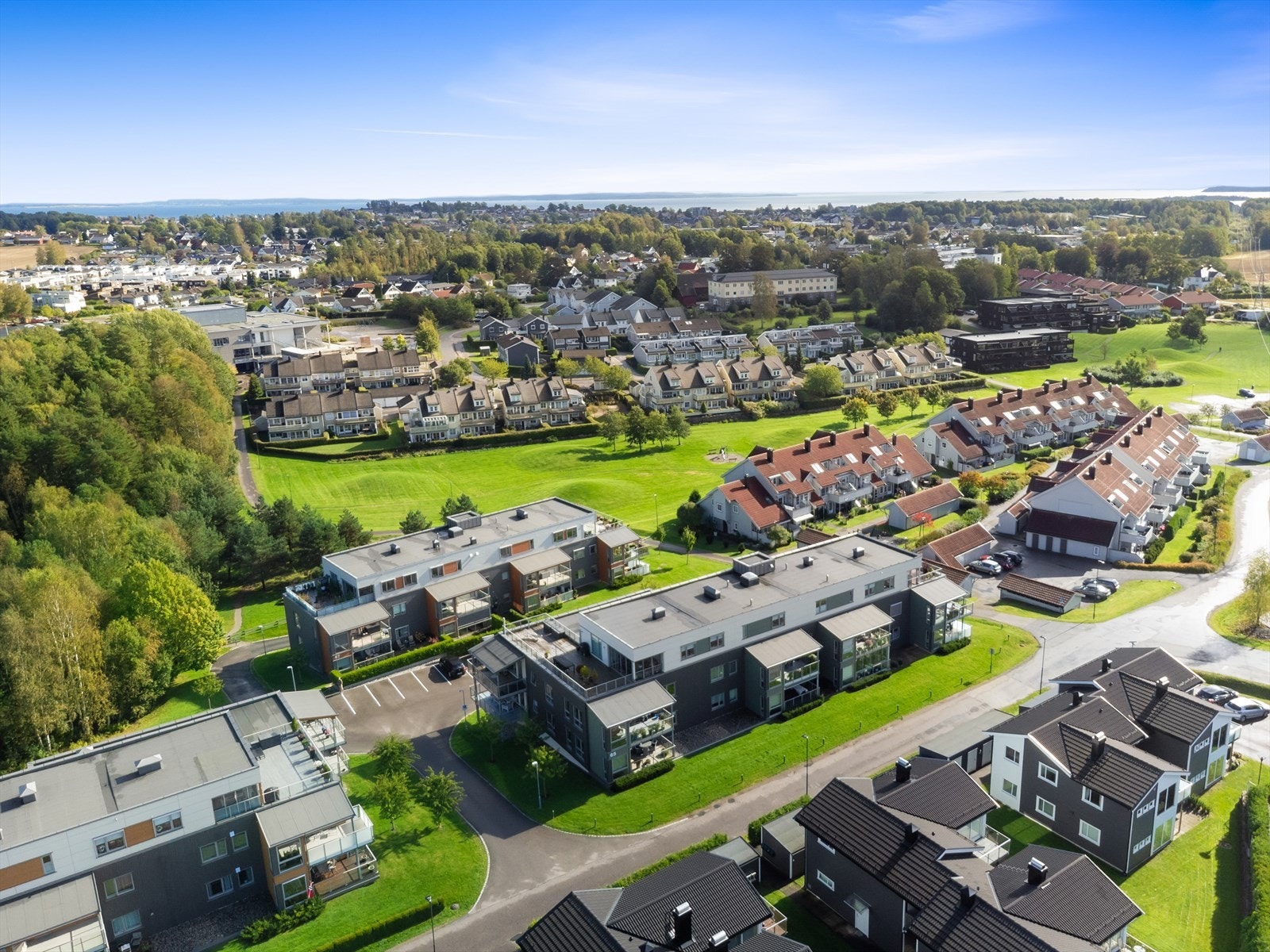 Oversiktsfoto - kort vei til flotte grøntarealer Galleribilde