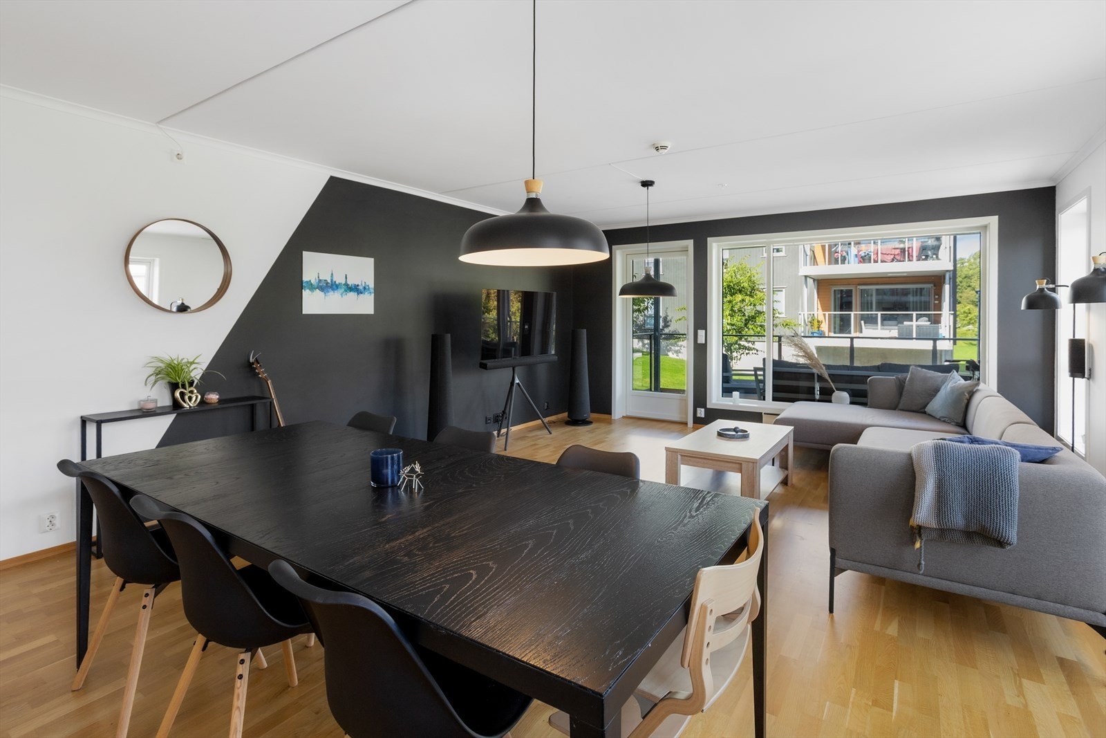 God plass til spisebord Galleribilde