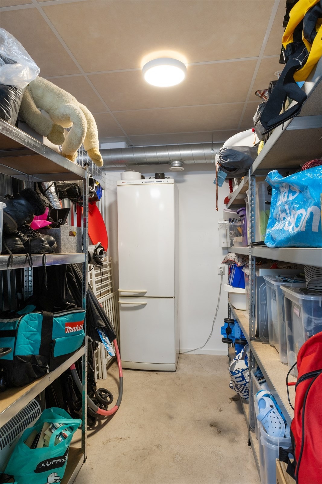 Sportsbod med god lagringsplass og stikkontakt Galleribilde