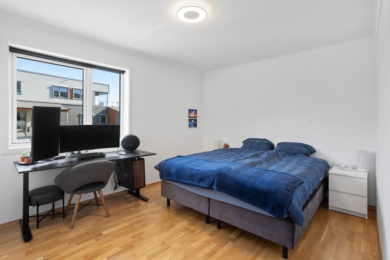 Stort hovedsoverom med masse garderobeplass Galleribilde