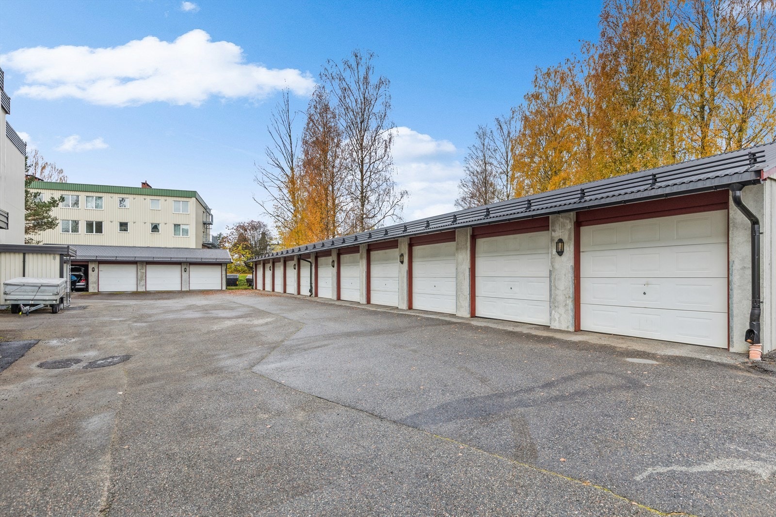 Garasje i fellesanlegg Galleribilde