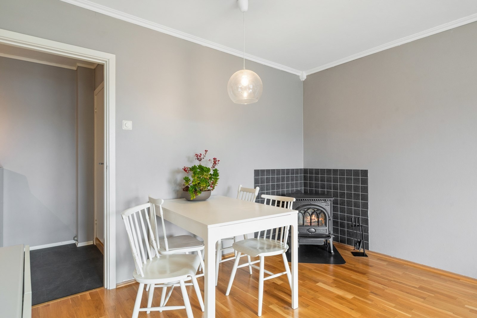 Vedovnen gir god og lun varme Galleribilde