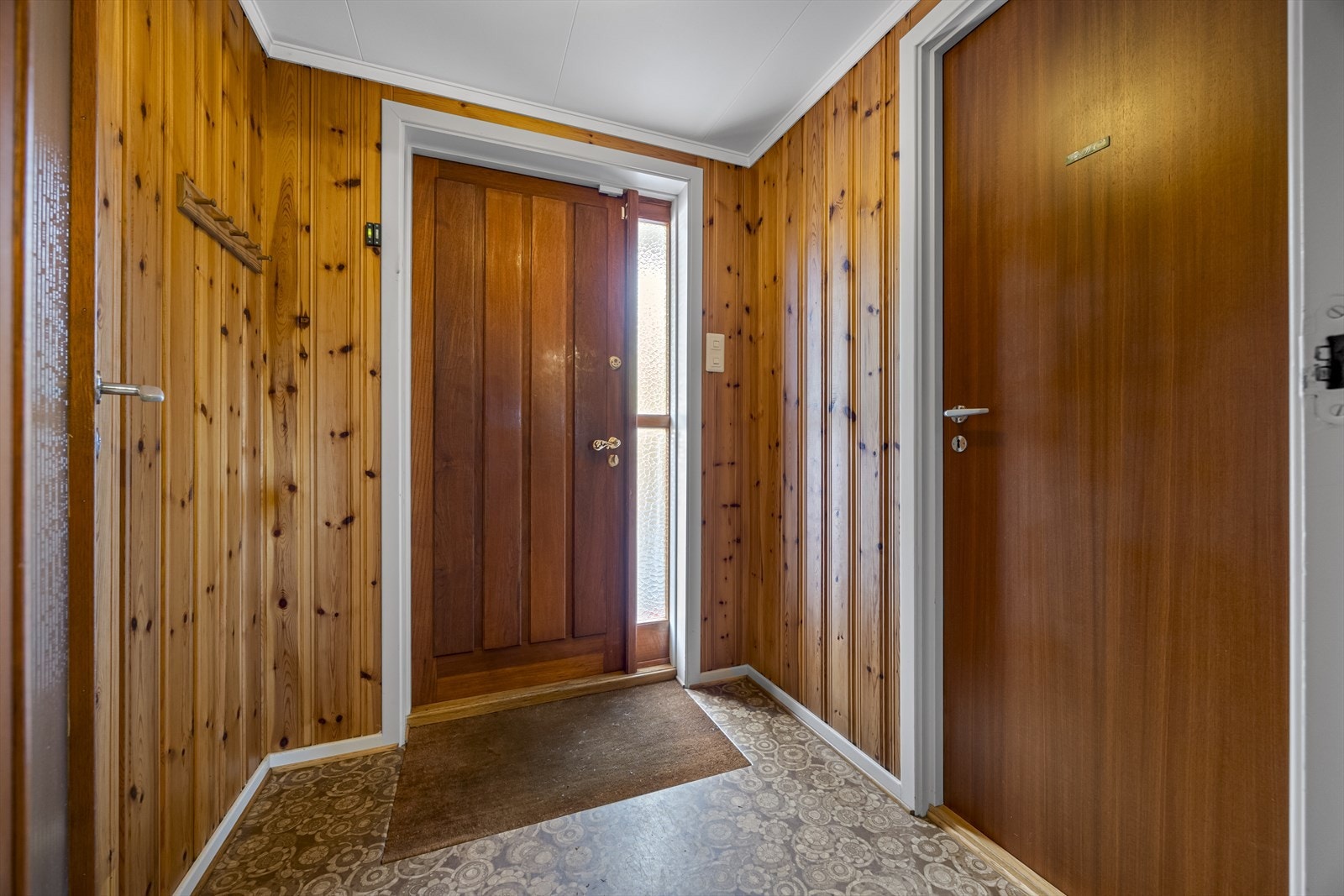 Inngangsparti med vindfang. Galleribilde