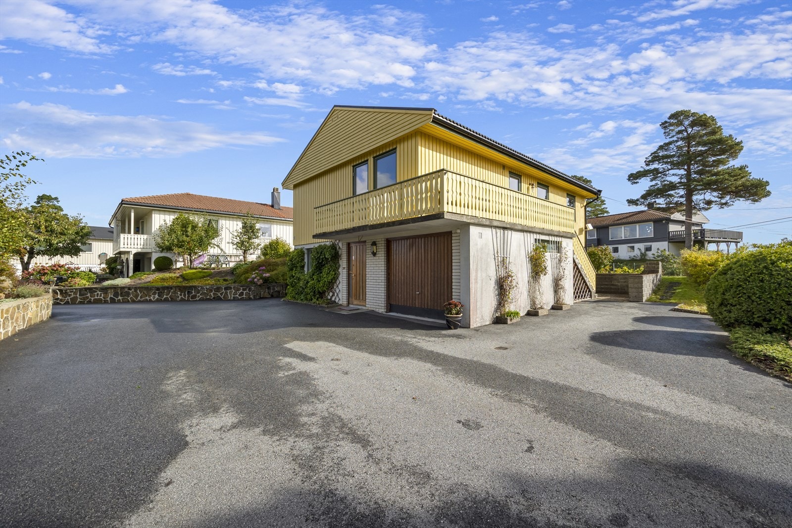 Tybakken, Tromøy - Innholdsrik enebolig - Romslig endetomt - Stor garasje - Solrikt med sjøgløtt Galleribilde