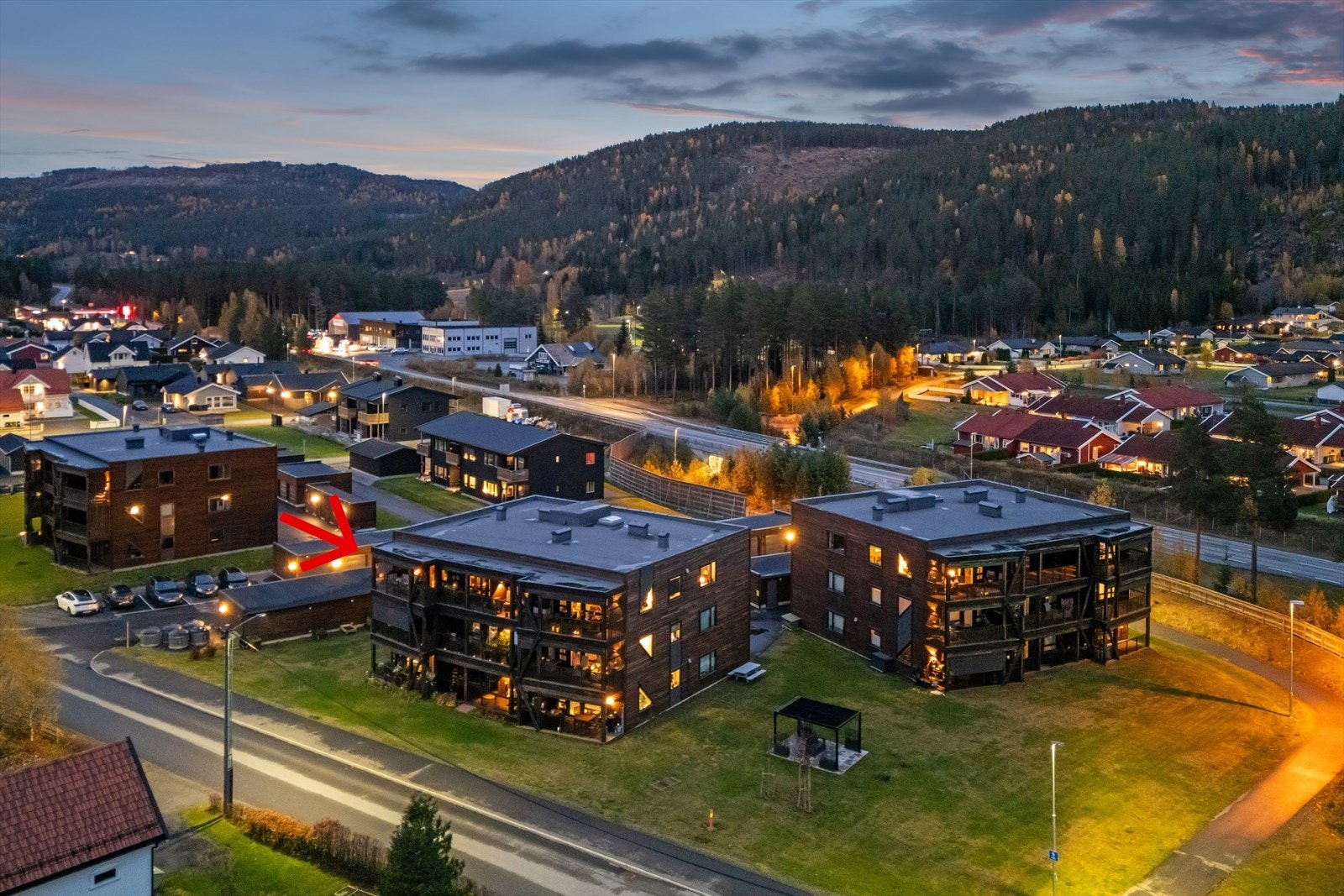 Velkommen til Gamle Ådalsvei 25! En moderne 4-roms leilighet i Elvedalen Borettslag Galleribilde