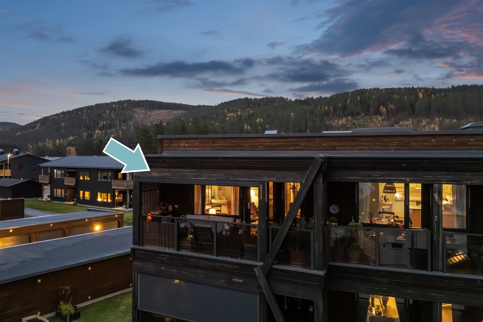 - Leiligheten ligger i byggets 3. og øverste etasje Galleribilde