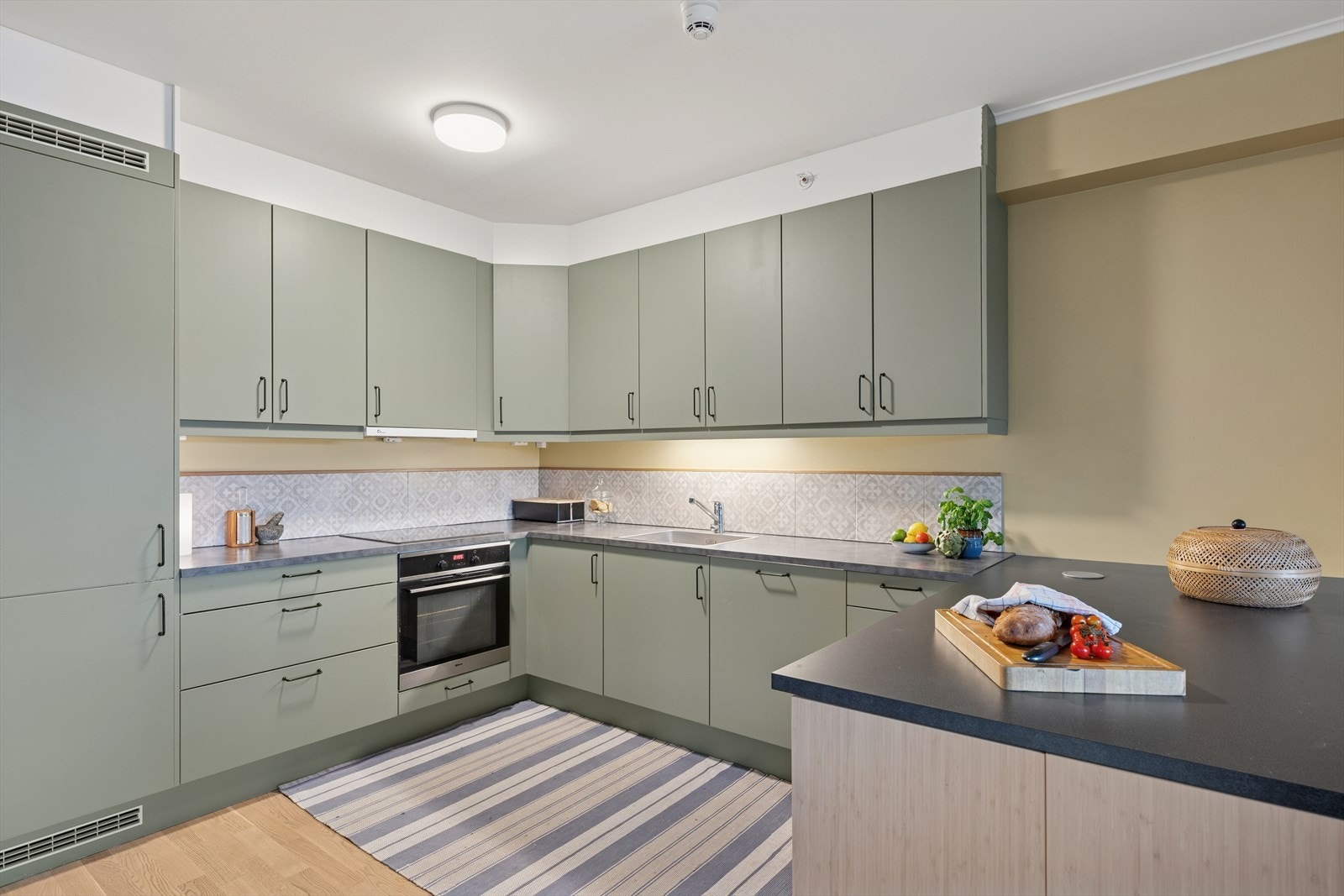 - Avtrekk fra ventilator over platetopp, tilkoblet ventilasjonsanlegget - Galleribilde