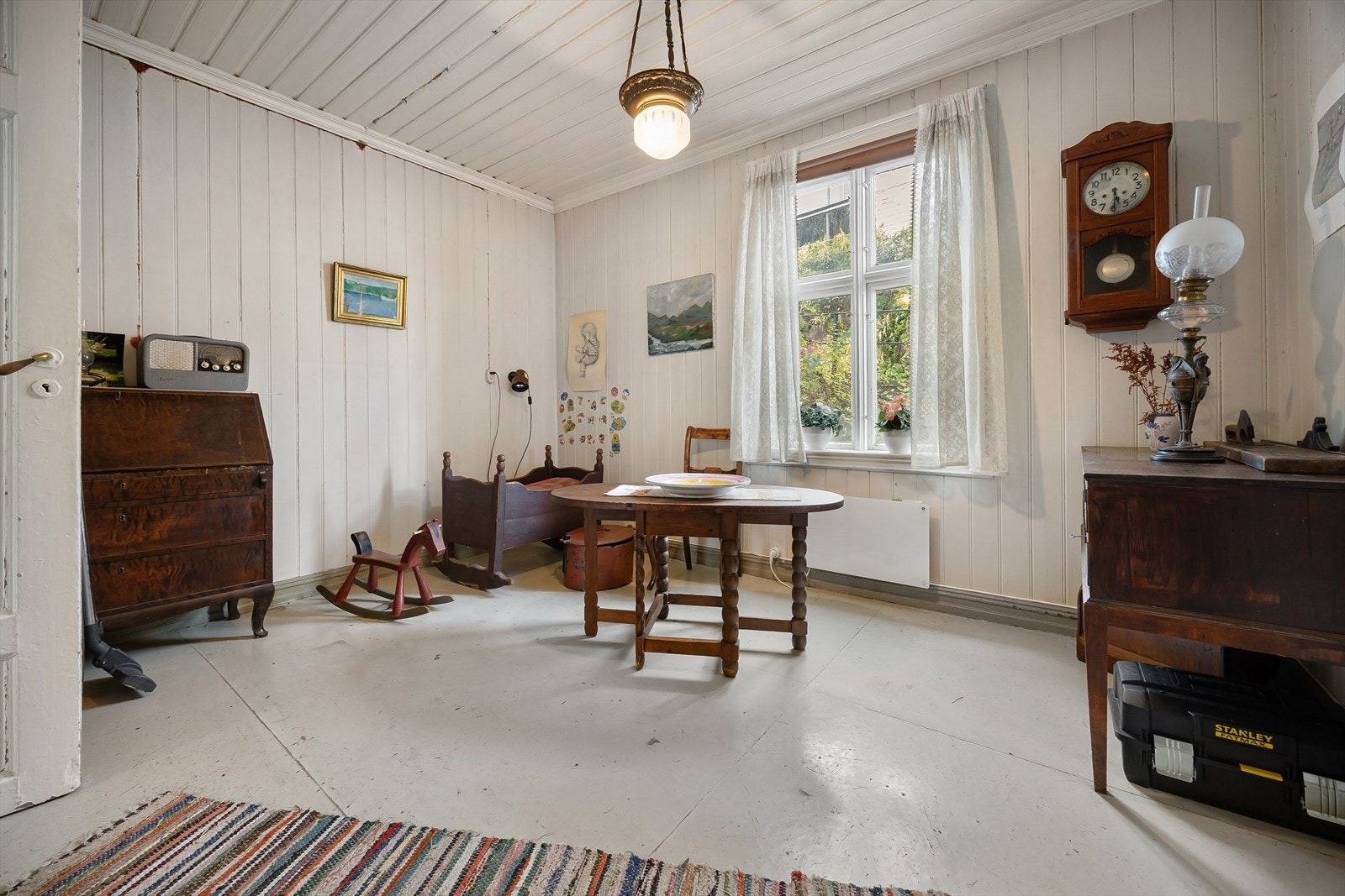 Boligen har to store stuer med god romfølelse Galleribilde