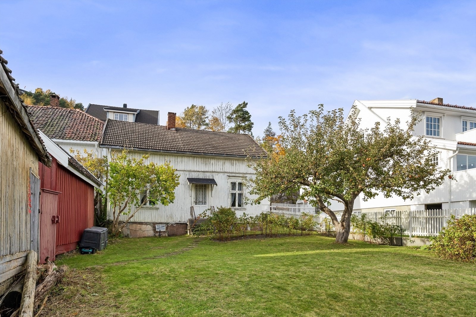 Solrik tomt som byr på både lek og kos hele dagen Galleribilde