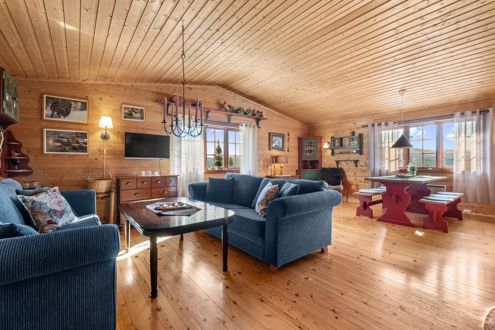 Hytten er på 65m² BRA - i Galleribilde