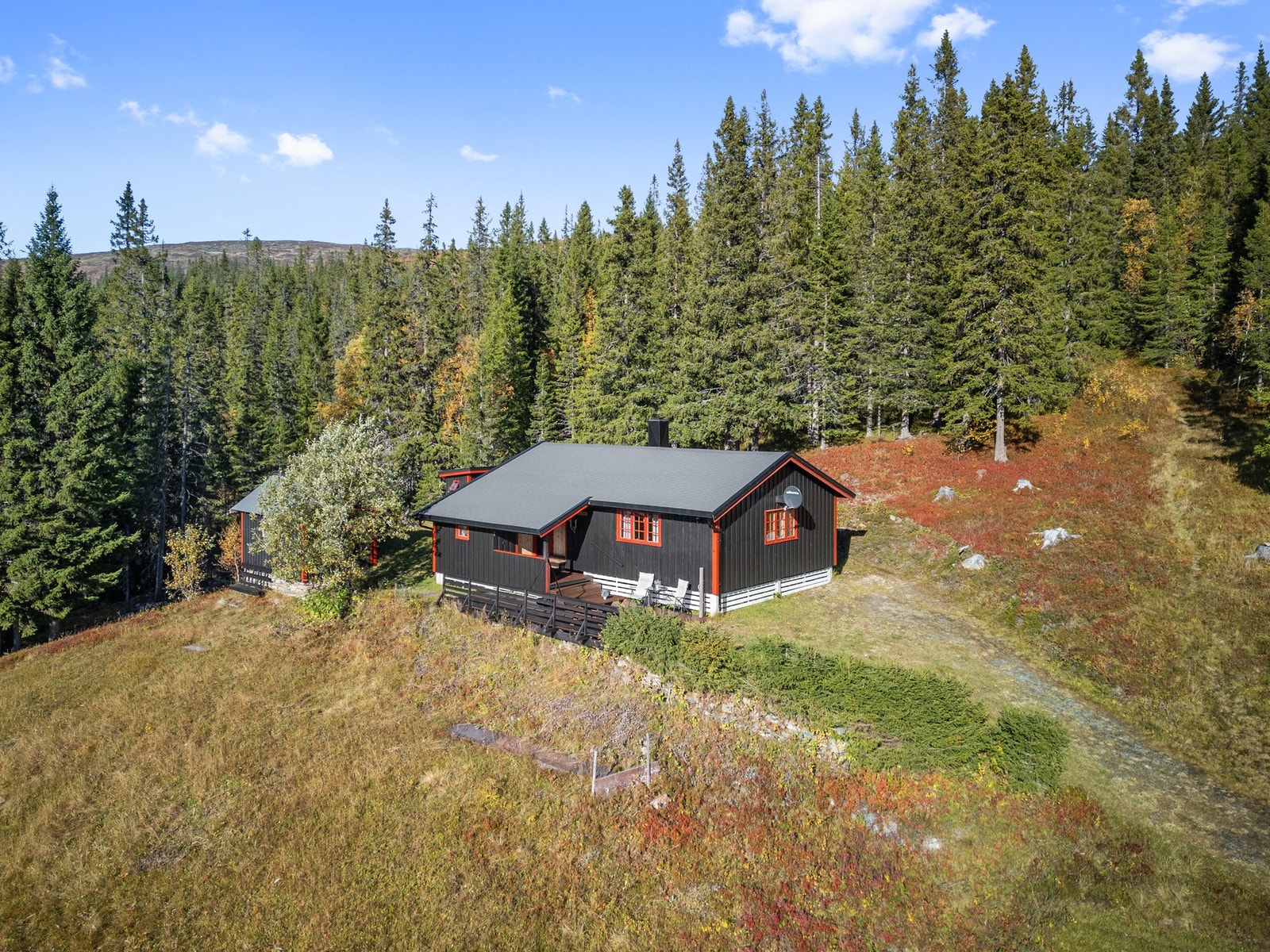 Eiendommen ligger flott til i naturskjønne omgivelser. Galleribilde