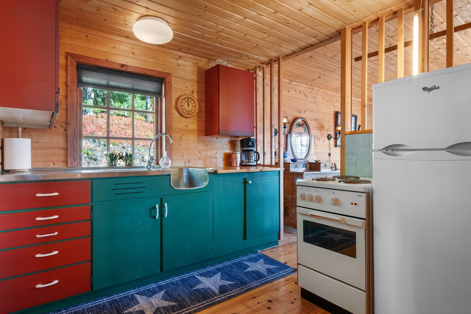 Hytten er i dag tilkoblet sommer vann fra bekk. Galleribilde